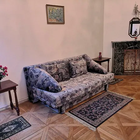2 Apartment, For 6 People, 72m². Fully Furnished, Kitchen, Air Conditioning, Fireplace! 1, Center, 5min Walk To Wenceslas Square. Skolska Street, Nove Mesto Prag