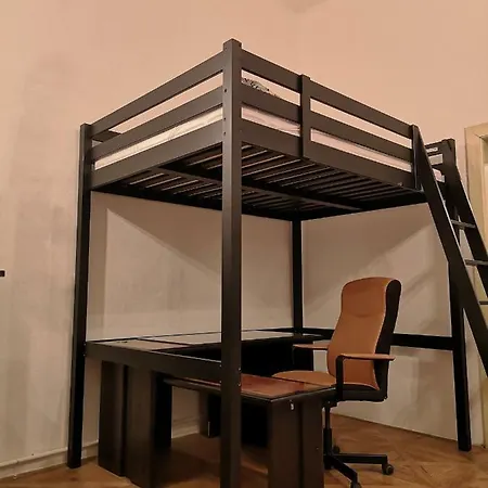 2 Apartment, For 6 People, 72m². Fully Furnished, Kitchen, Air Conditioning, Fireplace! 1, Center, 5min Walk To Wenceslas Square. Skolska Street, Nove Mesto *